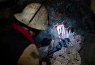 中国矿业巨头被毒贩掠走3.2吨黄金? 曾被迫停产