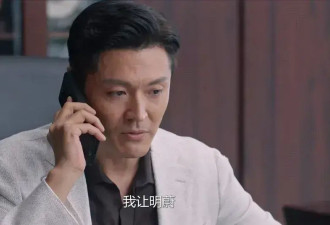 与高圆圆分手后，47岁的他娶旺夫妻子后爆红