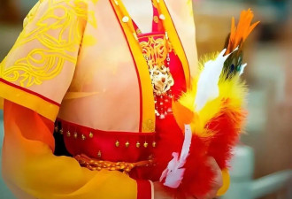33岁郑爽现状：滞留美国,弃养孩子,被白人男友...