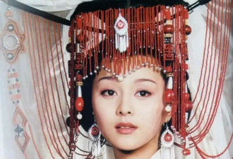 43岁范冰冰现状:头发白了一半,未婚单身,弟弟走红