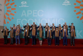 APEC合照 拜登被公然羞辱 习近平站中心位置