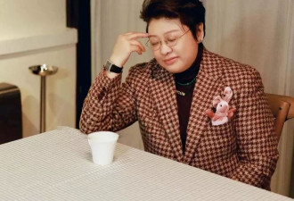 55岁韩红瘦下来像换了一个人，美到差点认不出