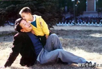 74岁姜昆现状：与妻子成兄妹，继子让他落泪....