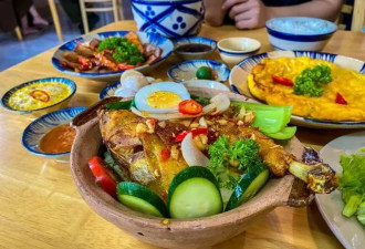 巴厘岛美食探索：乌布皇宫旁品味印尼双重芝士棒