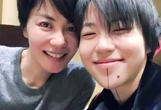 窦靖童上海时装周晚宴惊艳亮相，母女神似引热议