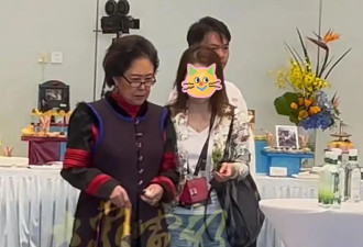 斯琴高娃断崖式衰老，拄拐杖仍步履蹒跚...