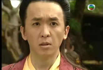 57岁亿万富豪现身，每月花150万养3个女友