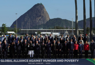 习近平站C位！G20峰会大合照“拜登来不及入镜”