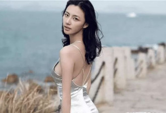 她曾是清纯玉女，龚玥菲柳岩都没她敢穿！