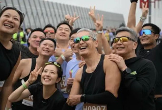 69岁周润发消瘦满头白发！跑步力破患癌传闻将合作陈思诚
