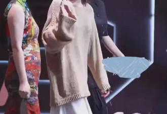27岁窦靖童换发型似换个人！针织衫配长裙如出水芙蓉，美到认不出