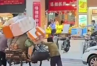 【视频】广州老人持刀袭警 警方开枪回应