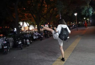 被送进特训学校的优等生，与家庭对抗的8年