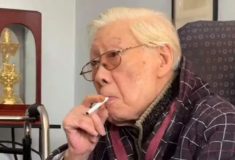 88岁焦晃近况曝光！烟不离手衣服布满了洞，小30岁三婚妻子罕露面