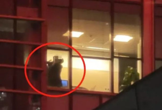 北京微软大厦被曝出现不雅窗影，两人在办公室....
