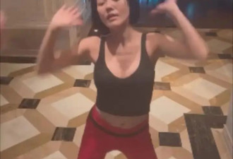 小S穿背心在客厅跳热舞，舞蹈老师的表情太抢镜，网友：林志玲快来看