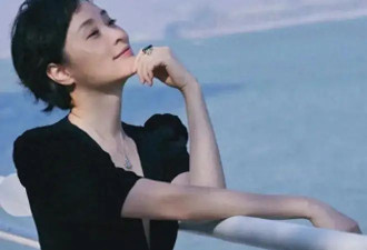 52岁吴越街上被偶遇，素颜很美气质优雅，未婚未育状态自然年轻