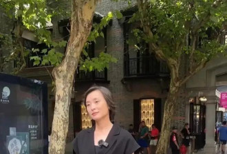 52岁吴越街上被偶遇，素颜很美气质优雅，未婚未育状态自然年轻