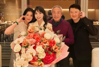 62岁关之琳和前男友欢乐聚餐，不及男方女友年轻漂亮