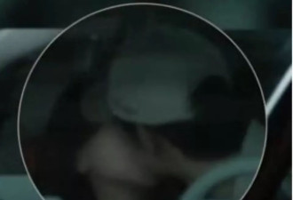 金莎和小男友孙丞潇车内缠绵亲吻，感情依然浓郁