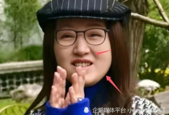53岁杨钰莹近照曝光，脸型圆润法令纹明显，造型穿搭有些老气
