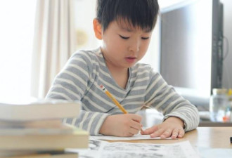 “胡”姓爸给儿取名 老师再也不点他名了