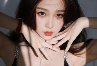 虞书欣杂志销量第一！她肤白貌美性感火辣难怪爆红