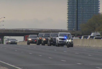 皇家般待遇：多伦多警察封路护送泰勒·斯威夫特车队