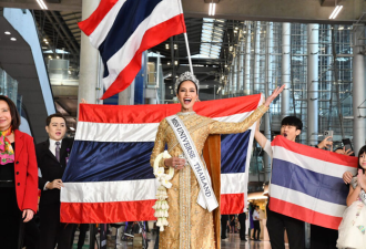 泰国女总理接见环球小姐季军，30厘米身高差