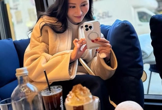 李嘉欣久违晒照，手部衰老痕迹明显