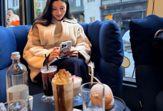 李嘉欣久违晒照，手部衰老痕迹明显