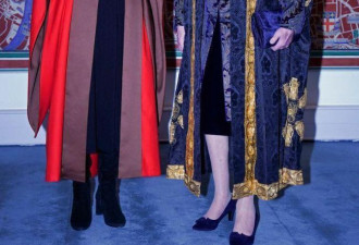 77岁卡米拉下跪面对安妮公主 姑嫂和睦但难亲密