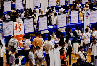 中国经济不景失业率高 青年求职无望图谋出走他乡