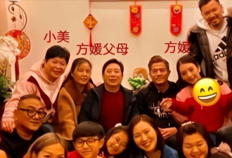郭富城与小4岁岳母合影 一个像小伙 一个是老太