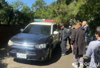 薄瓜瓜婚宴现场 一辆警车突然光临