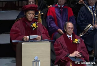 梁朝伟获荣誉博士，梁妈妈佩戴百万胸针露面