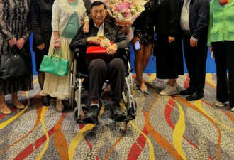 爱女“最美郭芙”领奖 94岁傅奇和90岁石慧亮相