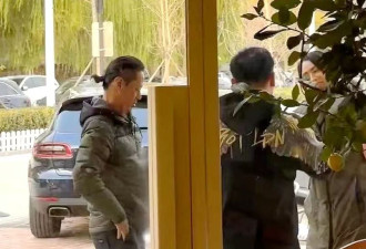 梁洛施跟马浴柯街头牵手传恋情,男方点赞爆料报道