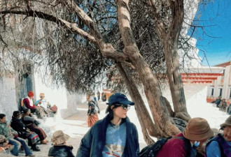 白百何西藏扎进奶奶堆里想要聊天，打扮太潮不被理会