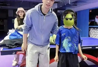 马龙带妻子回省队，夏露素颜出镜清纯又漂亮，两人夫妻相十足