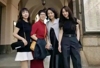 杨钰莹的同学照杀疯了，53岁的她依旧少女感满满