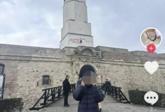 塞尔维亚著名钟楼遭中文涂鸦,写了社交账号和账号名