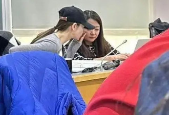 戚薇在北大上课被偶遇 坐在最后一排打扮低调