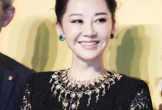 55岁许晴出席活动 美到发光