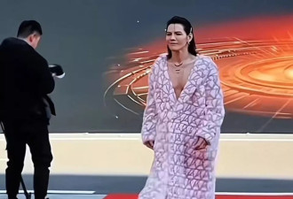 向佐又玩换装秀，每一件衣服都在刷新我三观