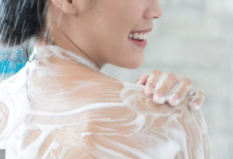 女生“边洗澡边尿尿”很脏？泌尿科医激推1好处