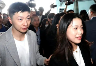马龙带领团队抵达桃园机场！杨倩穿廓形西服长发飘飘，清纯又可人