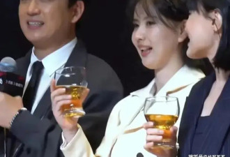 潘粤明携尹姝贻同台亮相，潘粤明眼神全程追妻，满满爱意藏不住