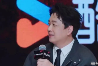 潘粤明携尹姝贻同台亮相，潘粤明眼神全程追妻，满满爱意藏不住