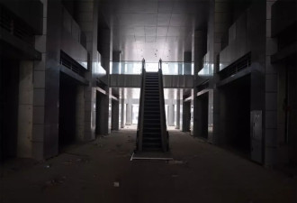 等不到交屋，我在烂尾楼里有个家